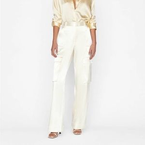 Frame Relaxed Straight Cargo Pant in ecru. Satin finish. Never been worn. Size 4
